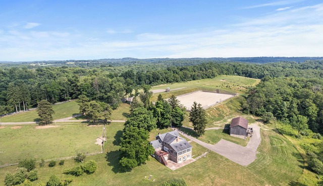 Timeless Renovated Pre-Civil War Guest House