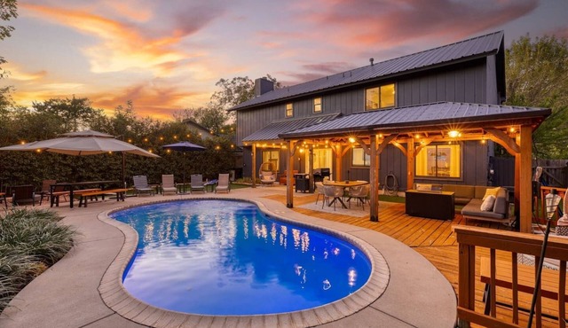 Timeless-Texas-Inn Heated Pool Oasis LUX Vibe