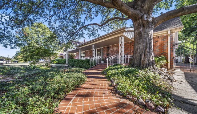 Timeless Tulsa: 1940s Bungalow Expo 3BR/3BA