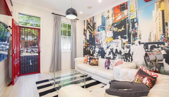 Times Square Terrace - Vibrant Charm in Newy's Heart