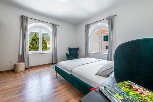 Tin Apartment