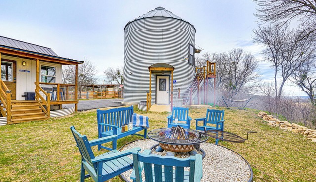 Tin De Blue Grainbury Silo and Cabins