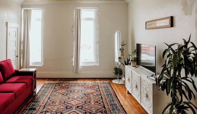 Tin Perch Loft: vintage charm & private patio