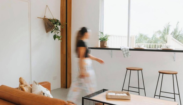 Tinarra treetops, a 1 bedroom studio with a fully equipped bathroom and lounge