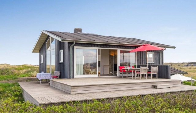 "Tinea" - 50m from the sea by Interhome