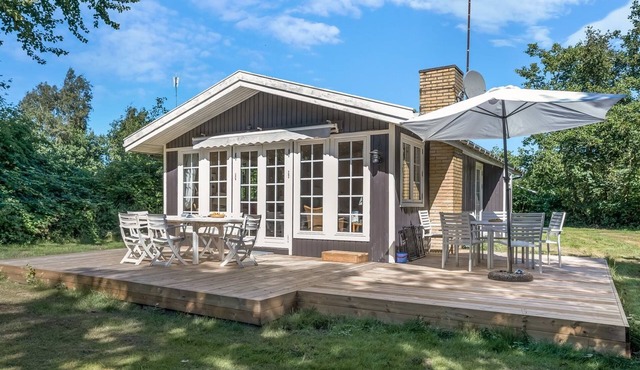 "Tineke" - 200m from the sea by Interhome