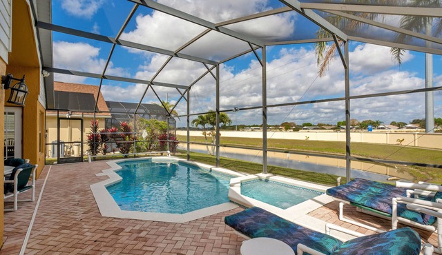 *Tinkerbells Castle 1* Private Pool & Spa Overlooking Lake & Disney Fire Works