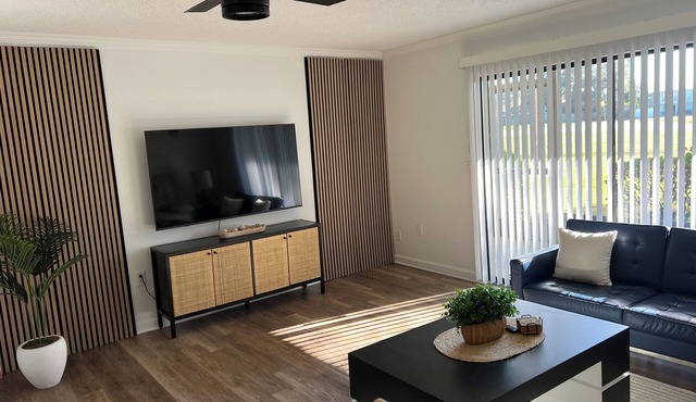 tInviting 2-Bedroom Sarasota Retreat with golf course view