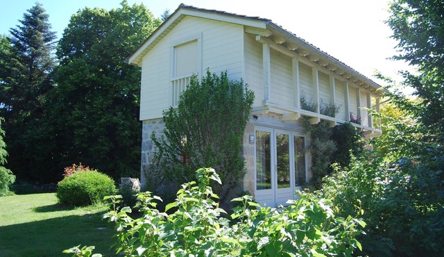 Tiny and very comfortable traditionnal Cottage for 2-3 people; garden and pool