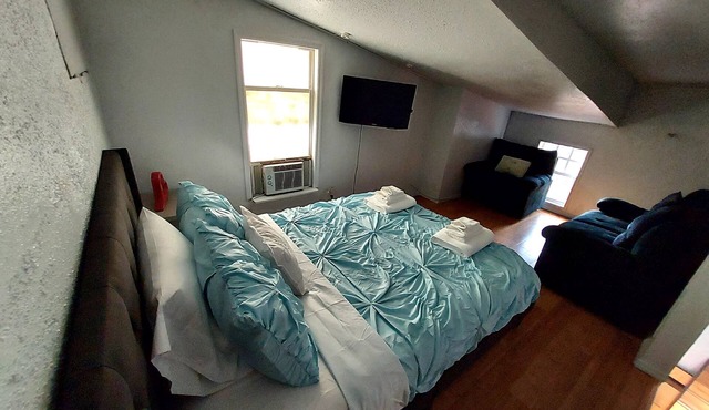 Tiny Beach Home 1/1!