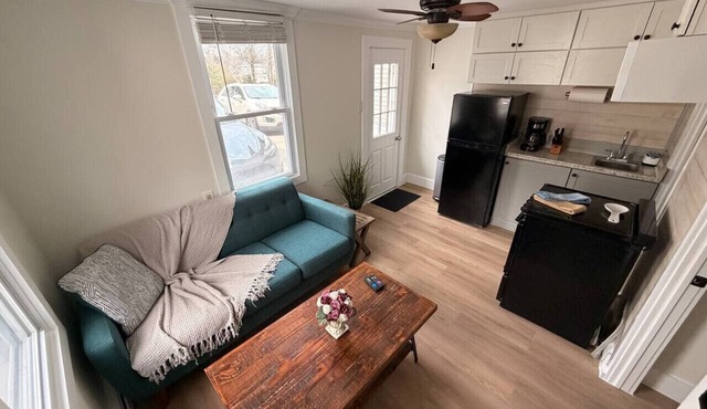 Tiny, Budget Friendly 1 Bedroom Central CT