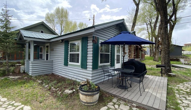 Tiny but Mighty | Jackalope Retreat Cabin in Riverside, Wyoming