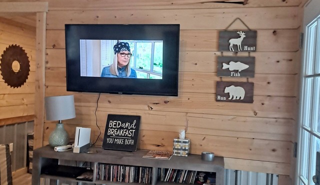 Tiny Cabin B, Steps from Mt. Rainier Nat Park W/firepit close to river & trails