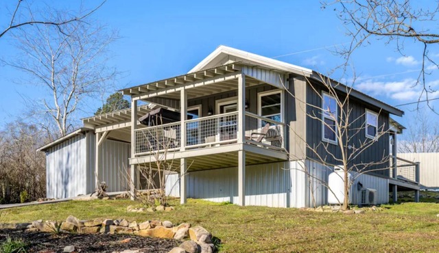 Tiny Cabin Escape - Mountain Views, 30 Min Downtown Chattanooga, Dog Friendly - Cloudland Canyon