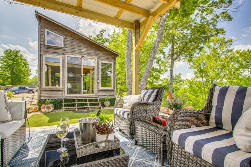 Tiny Cabin Getaway in the Tennessee River Valley