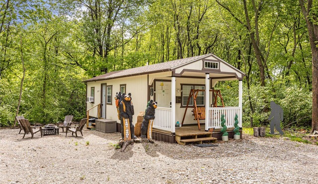 Tiny Cabin in the Woods - Firepit - just off I-70 - Pets Welcome!