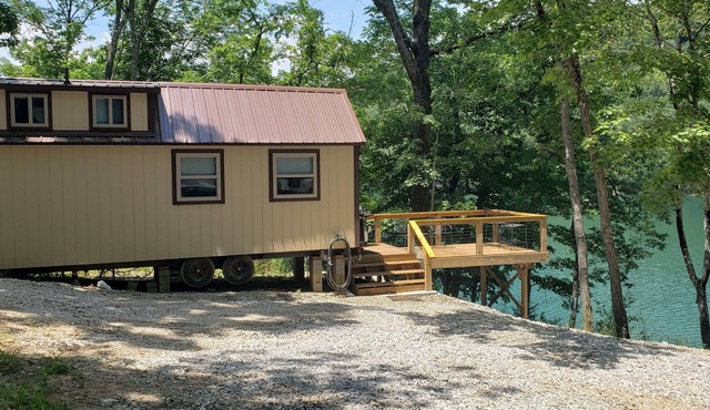 Tiny Cabin-Lakefront Perfect Escape for 1 or 2 Guests; King Size Bed in Loft.