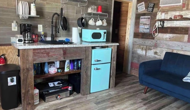 tiny cabin located I mile from Long Branch State park Marina, Beach & Boat ramp