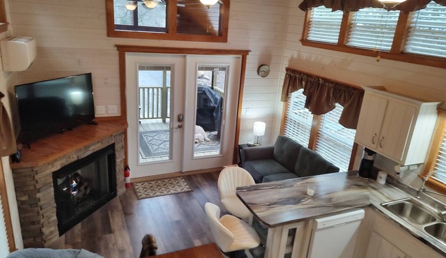 Tiny cabin nesteled on 10 wooded acres at 4000 elevation