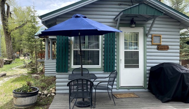 Tiny Cabin Perfect an Individual Escape with BBQ in Riverside, Wyoming
