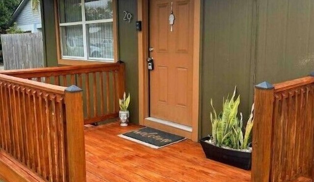 Tiny Cottage 15 min from Universal Sleeps 6