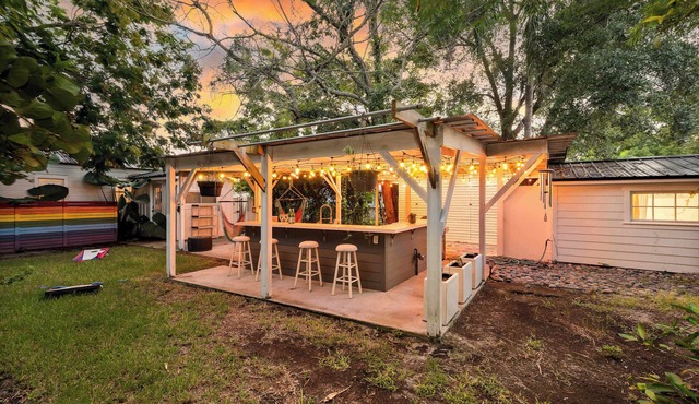 Tiny Cottage - 3 MI to Downtown w/Grill & Hammocks