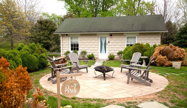 Tiny Cottage in a 1700s Historic Quaker Farm in Virginia Wine Country-Farm Stay