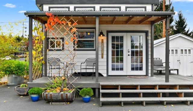 Tiny Digs Merlot House