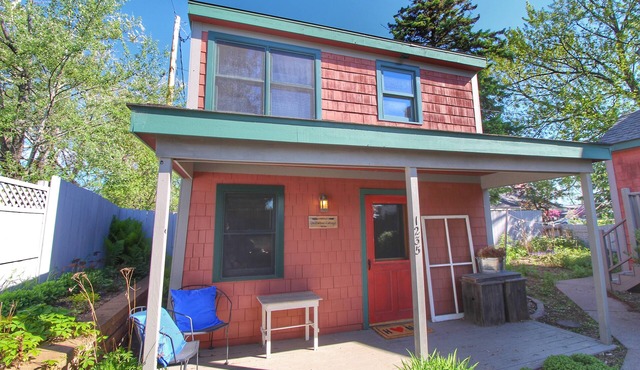 Tiny Driftwood Cottage Near Beach Access