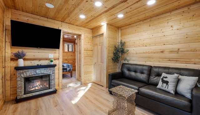 Tiny Elk Cabin - 1BR Wilderness Retreat Near Grand Canyon w/Outdoor Fireplace