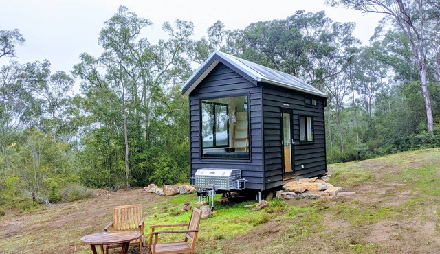 Tiny Escape Tiny House: Eco-friendly and off-grid!