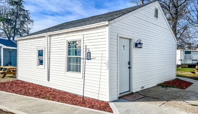 Tiny Excursion Cabin 1 - Superior Snug