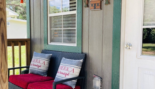 Tiny Farmhouse Haven!