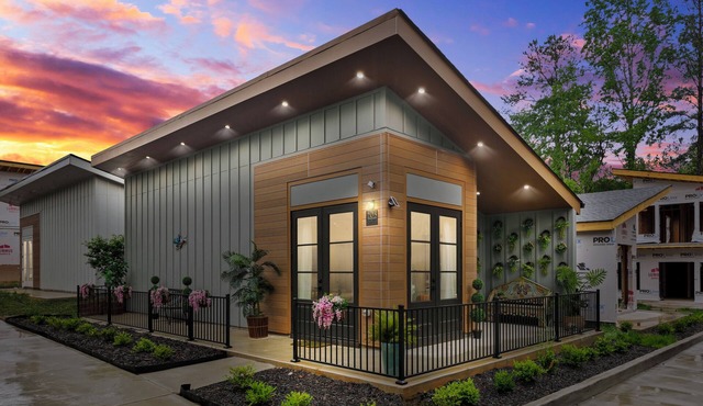 Tiny Garden Home in Welcoming Union City