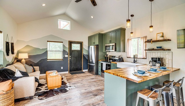 Tiny Glamping Cabin: 2 Mi to Eleven Mile Reservoir