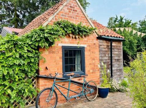Tiny guesthouse with cozy mezzanine sleeping nook