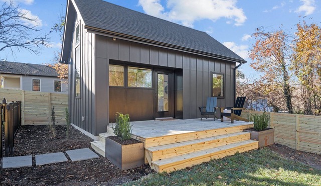 Tiny Home a fantastic Location close to 9th Street!