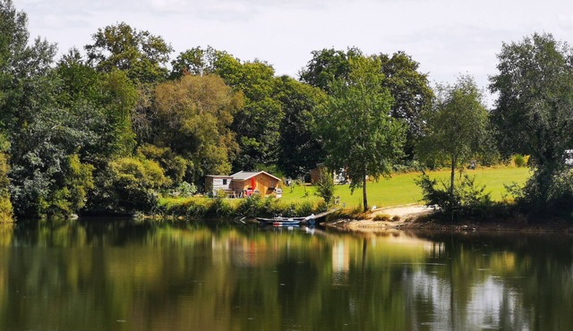 Tiny Home 'À L'étang' with Lake View, Shared Pool and Private Terrace
