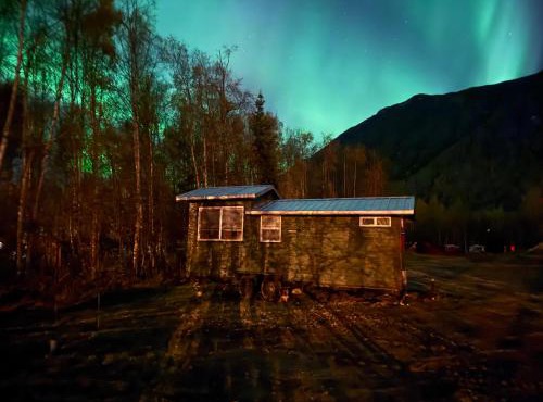 Tiny Home at Bear Mountain -Only 25 Min from Anchorage, Great Central location-Cute & Comfortable