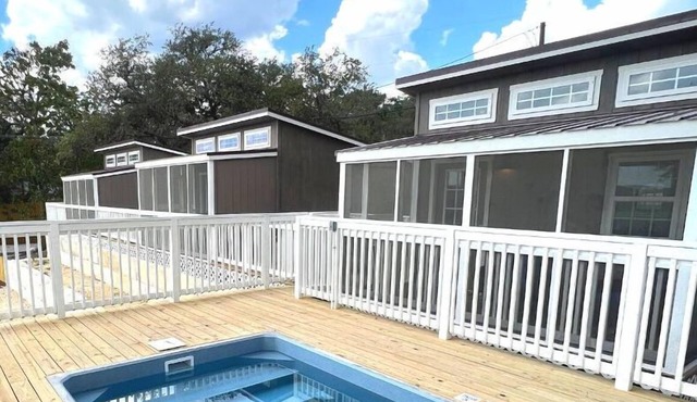 Tiny Home at Medina Lake (w/Hot Tub & Pool)