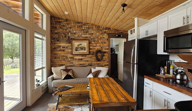 Tiny Home Cabin B National Parks,The Pinnacles, Hollister Hills & Longhorns