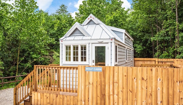 Tiny Home Cabin in Hocking Hills with 60 acres private trails