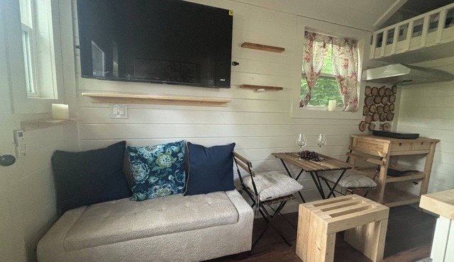 Tiny Home Escape with Easy access to Fort Worth