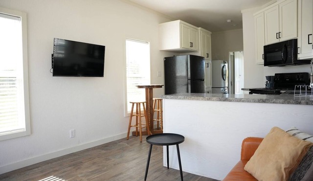 Tiny Home Experience - Ideal for Solo Travelers, Couples, or Small Groups! 🏡✨