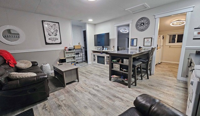 Tiny Home| Full Kitchen | Sleeps 4 + Work Desk. Relax, explore Acadian Peninsula