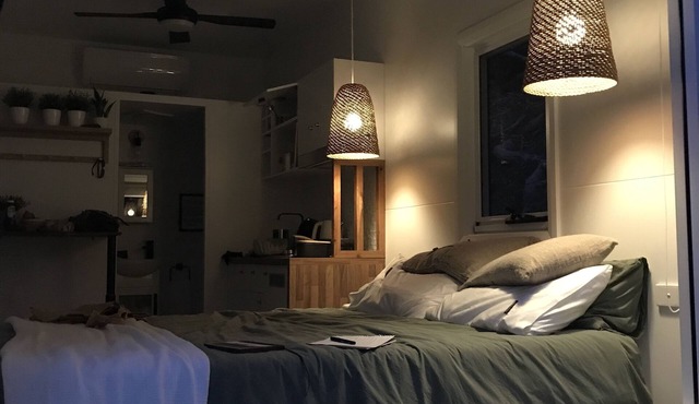 Tiny home for two, spa bath, fire pit, relax and escape in the Colo River valley