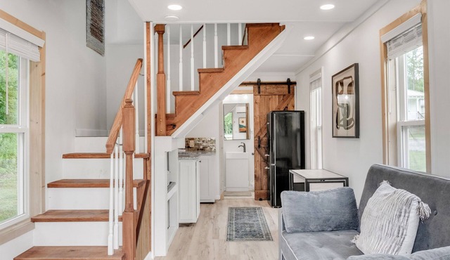 Tiny Home Getaway | Close to MSU | Peaceful Stay