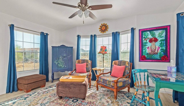 Tiny Home Getaway in Arizona-Mountain views in Rural Area