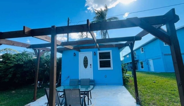 Tiny home glamping unit in pine island on a 6 acre property