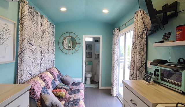 Tiny Home in Bulldog Paradise with free puppy love ❤️
